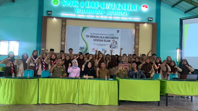 Edukasi dan Iklusi Keuangan di SMA DIPONEGORO Wuluhan - Jember